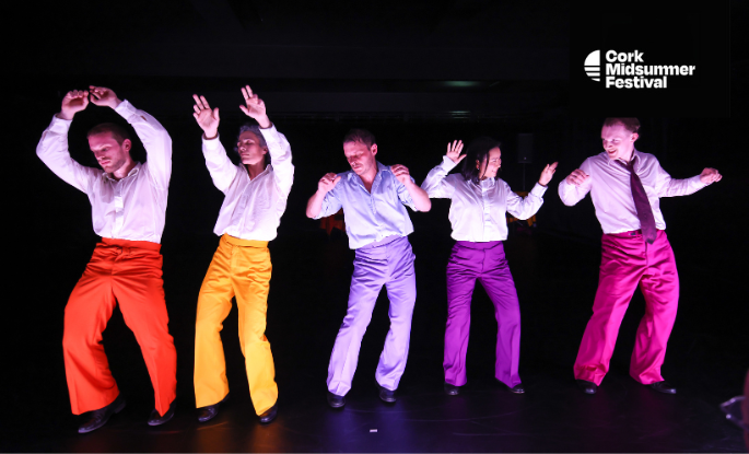 1975 / Naoi Déag Seachtó Cúig – Teaċ Daṁsa